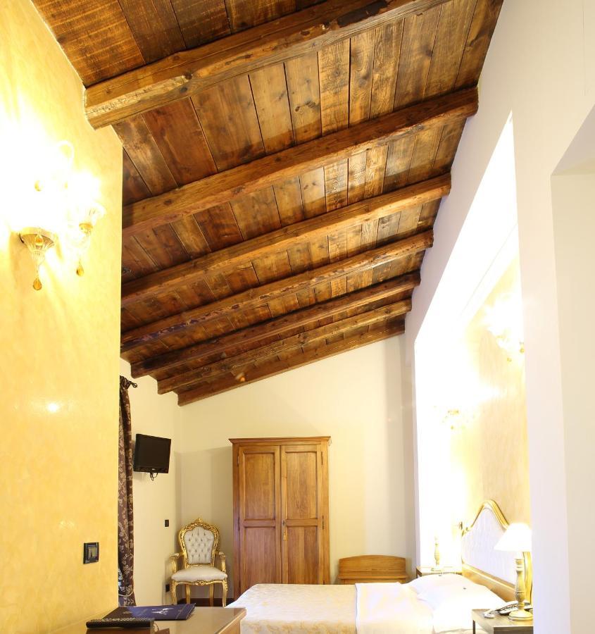 Hotel Isola Di Caprera Mira Esterno foto