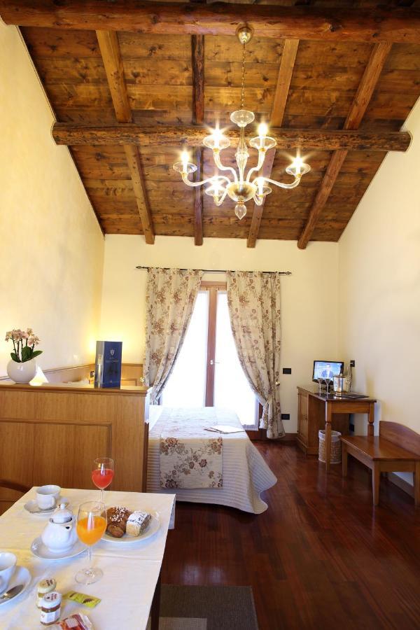 Hotel Isola Di Caprera Mira Esterno foto